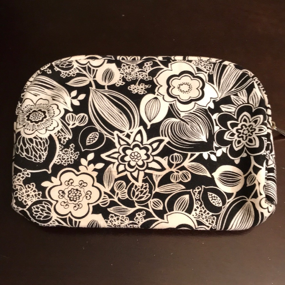 Small bag (Cosmetics,hair accessories,travel,etc) - Picture 2 of 5